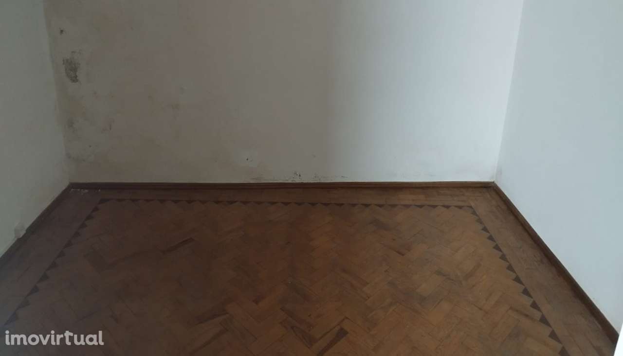 Andar de Moradia T2 com Pátio Privativo a 40 min de Lisboa. - Grande imagem: 4/16