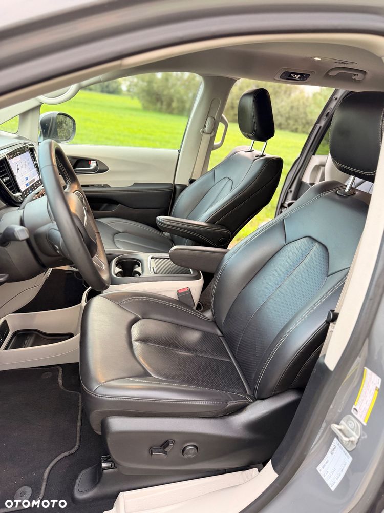 Chrysler Pacifica - 8