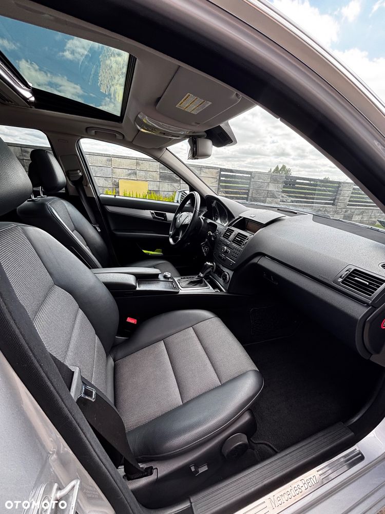Mercedes-Benz Klasa C 180 CGI Automatik BlueEFFICIENCY Avantgarde - 23