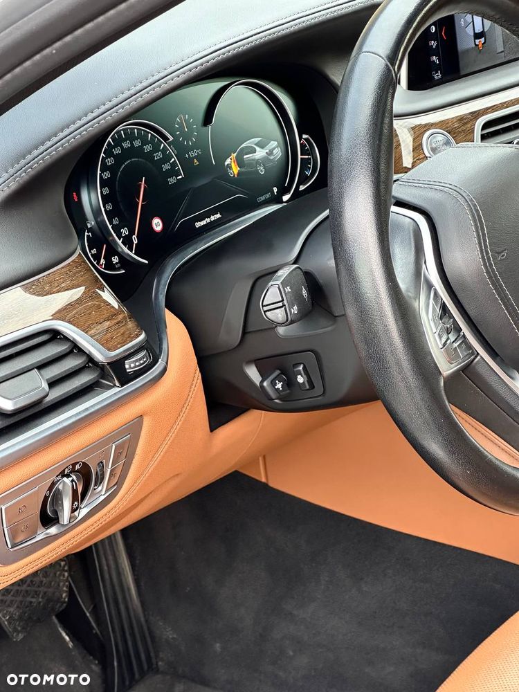 BMW Seria 7 750Li xDrive - 19