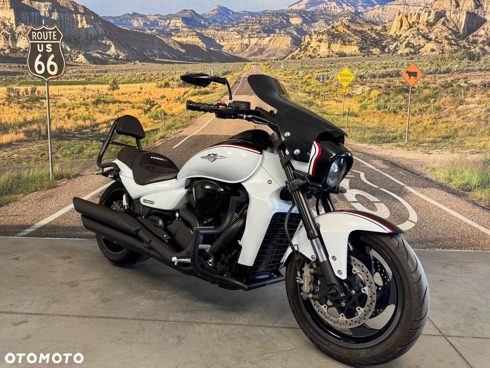Suzuki Intruder - 3