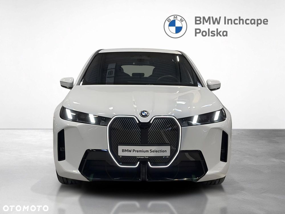 BMW iX - 9