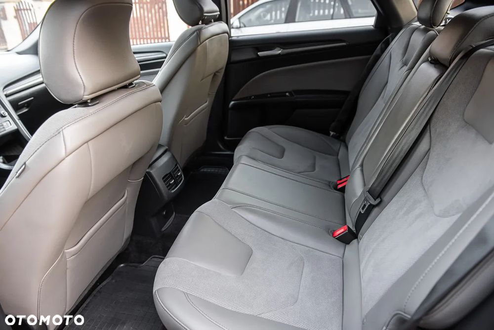 Ford Fusion - 28