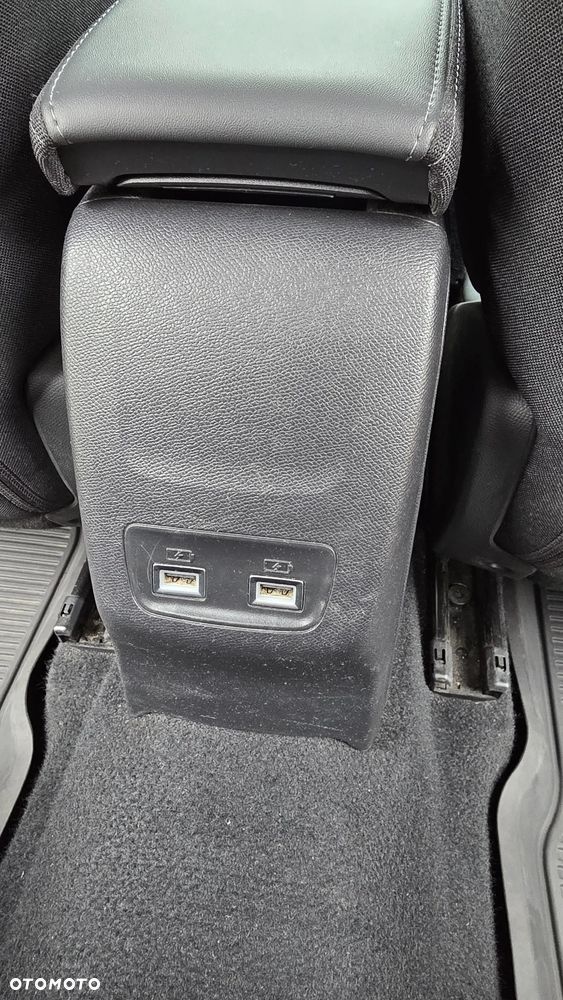 Peugeot 208 - 12