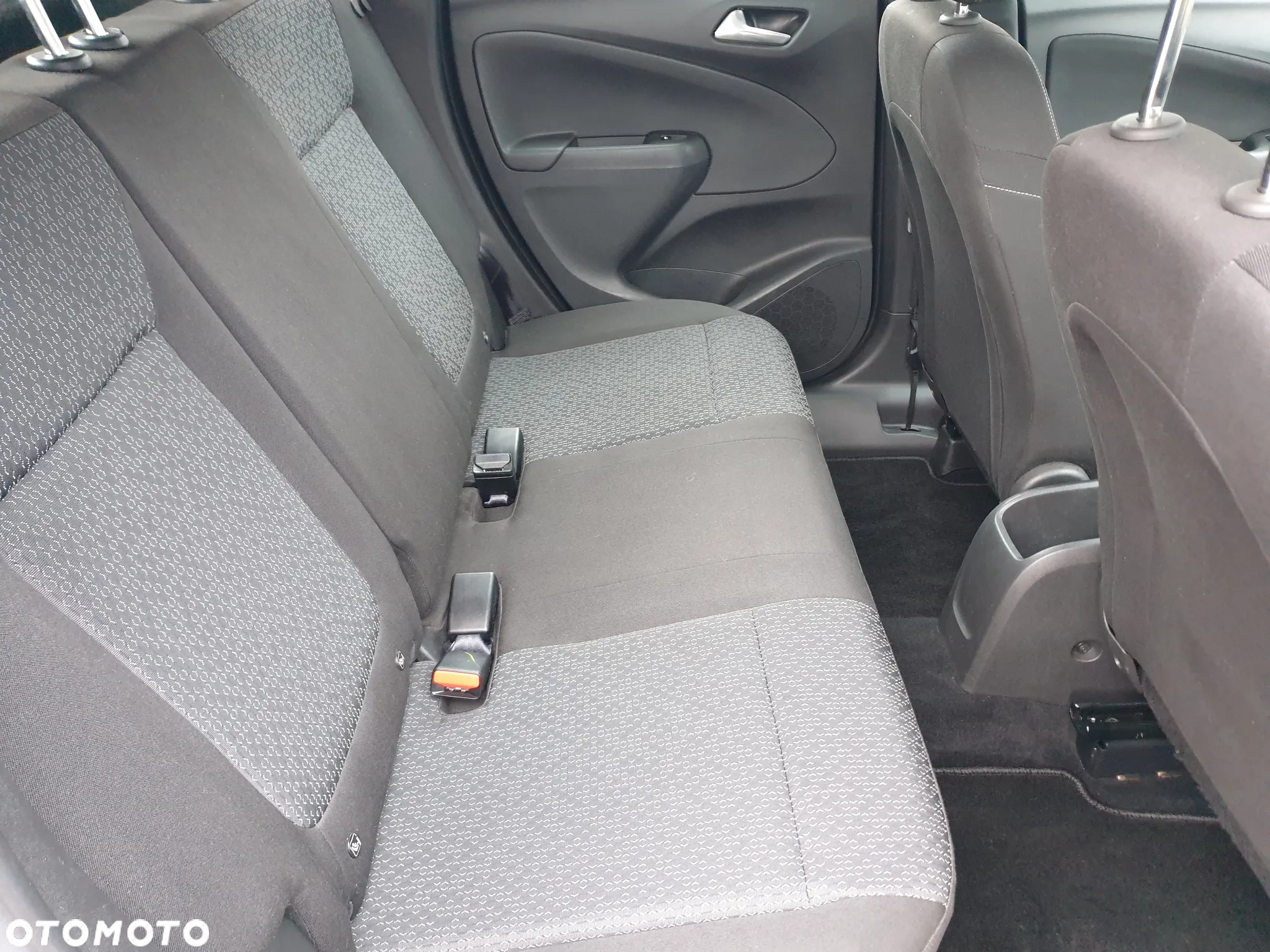 Opel Crossland X - 18