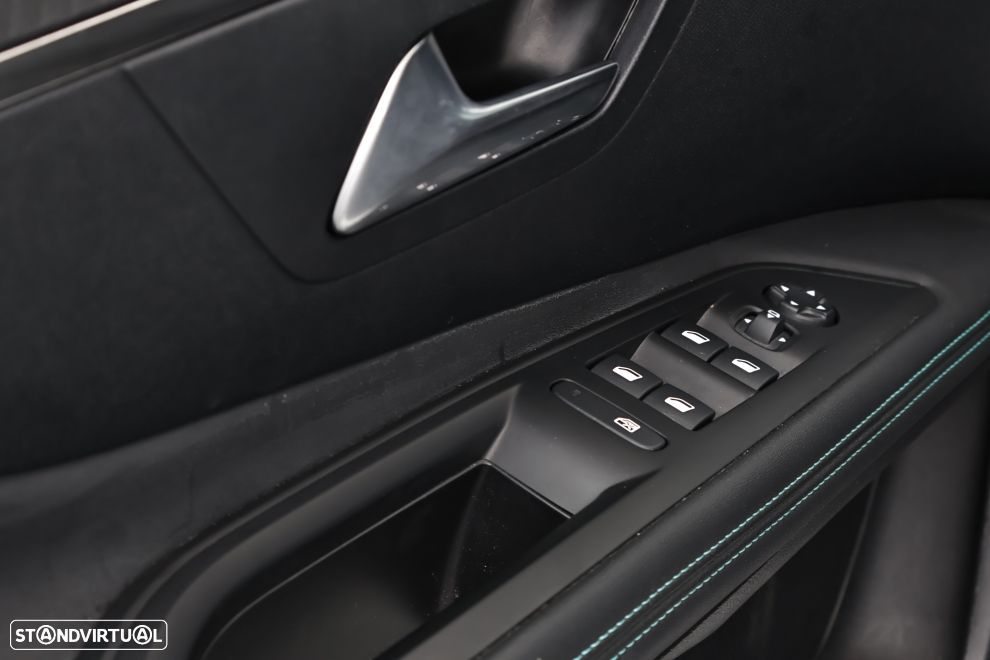 Peugeot 3008 1.2 PureTech Allure Pack - 24