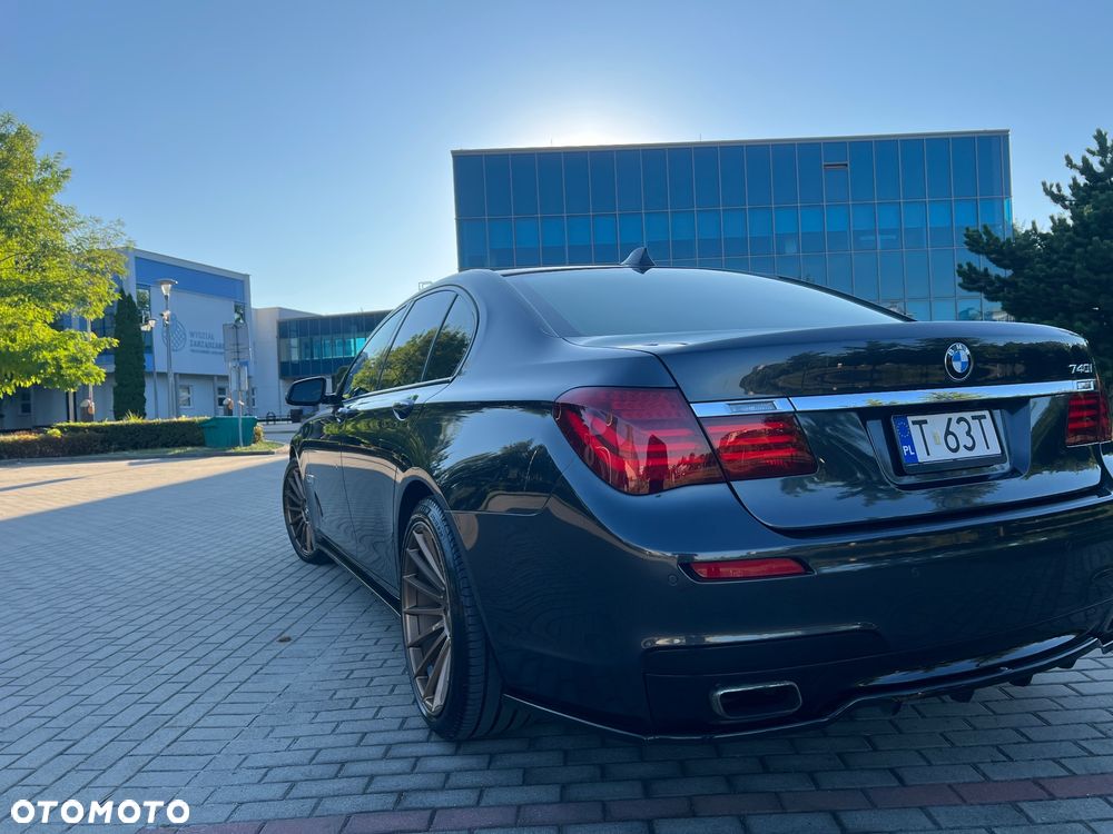 BMW Seria 7 740i - 8
