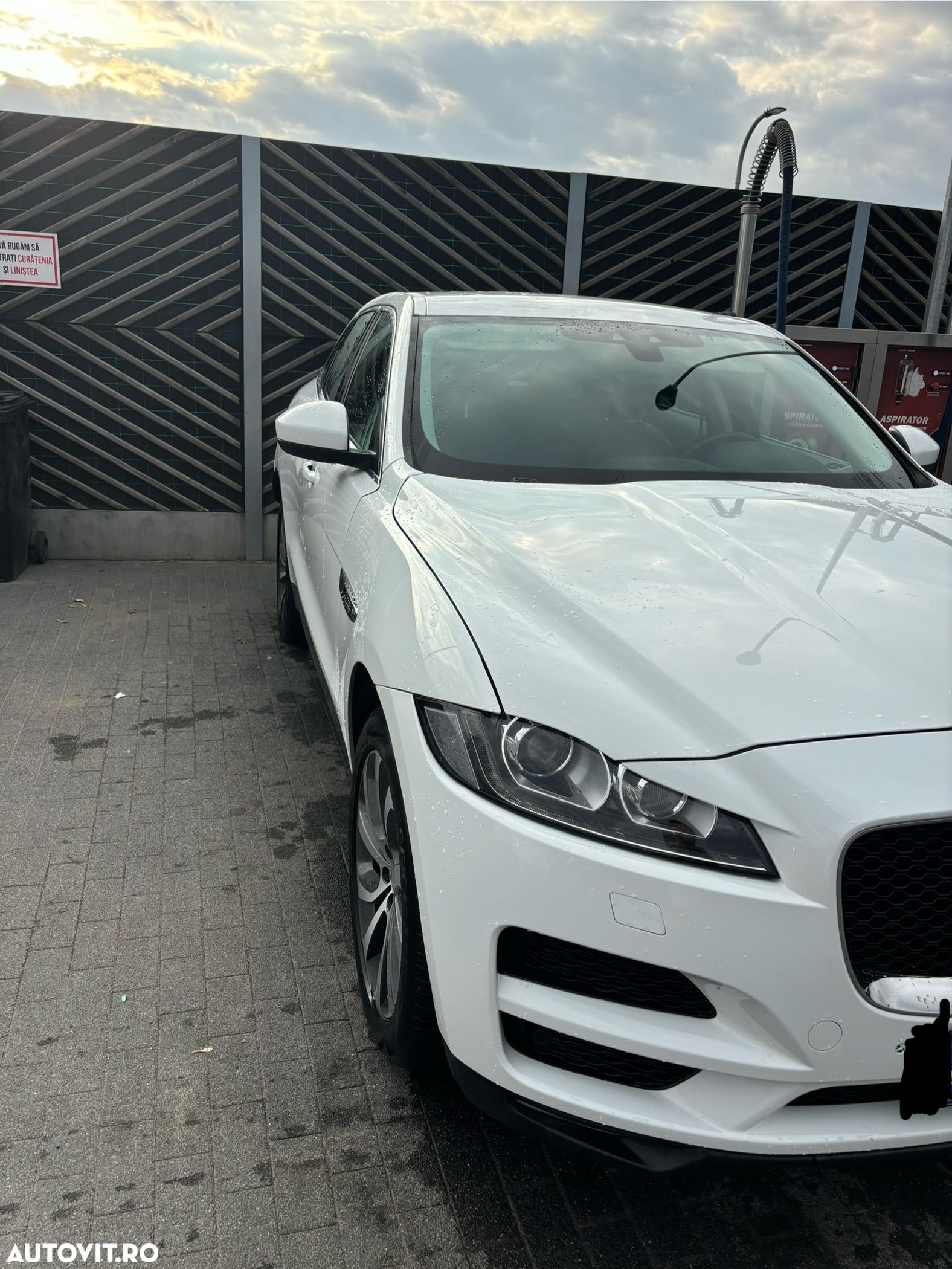 Jaguar F-Pace - 1