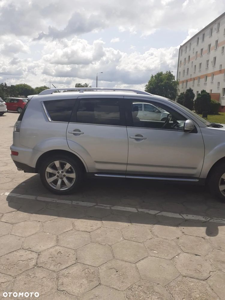 Mitsubishi Outlander - 8