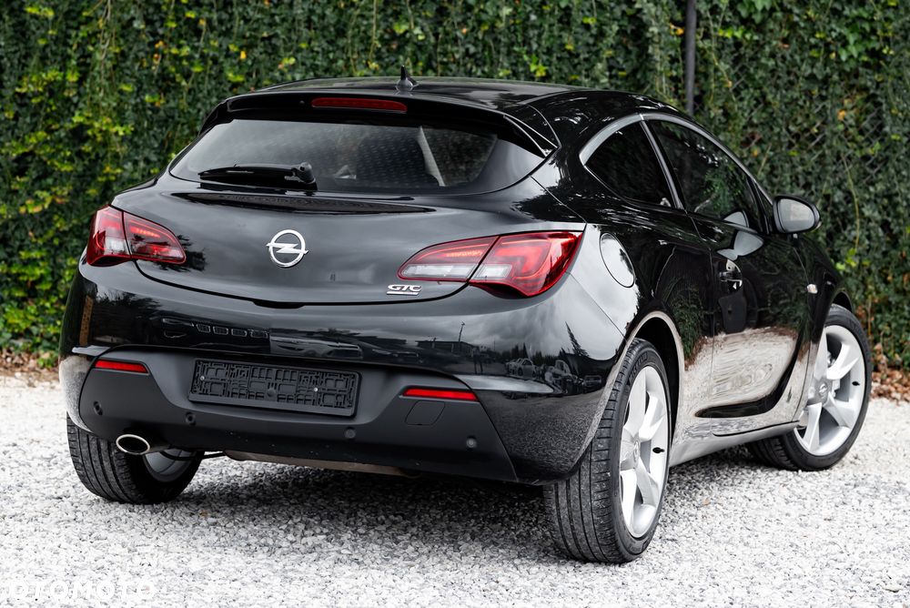 Opel Astra IV GTC 1.6 T Sport - 13