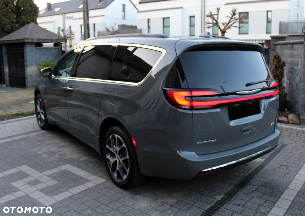 Chrysler Pacifica - 8