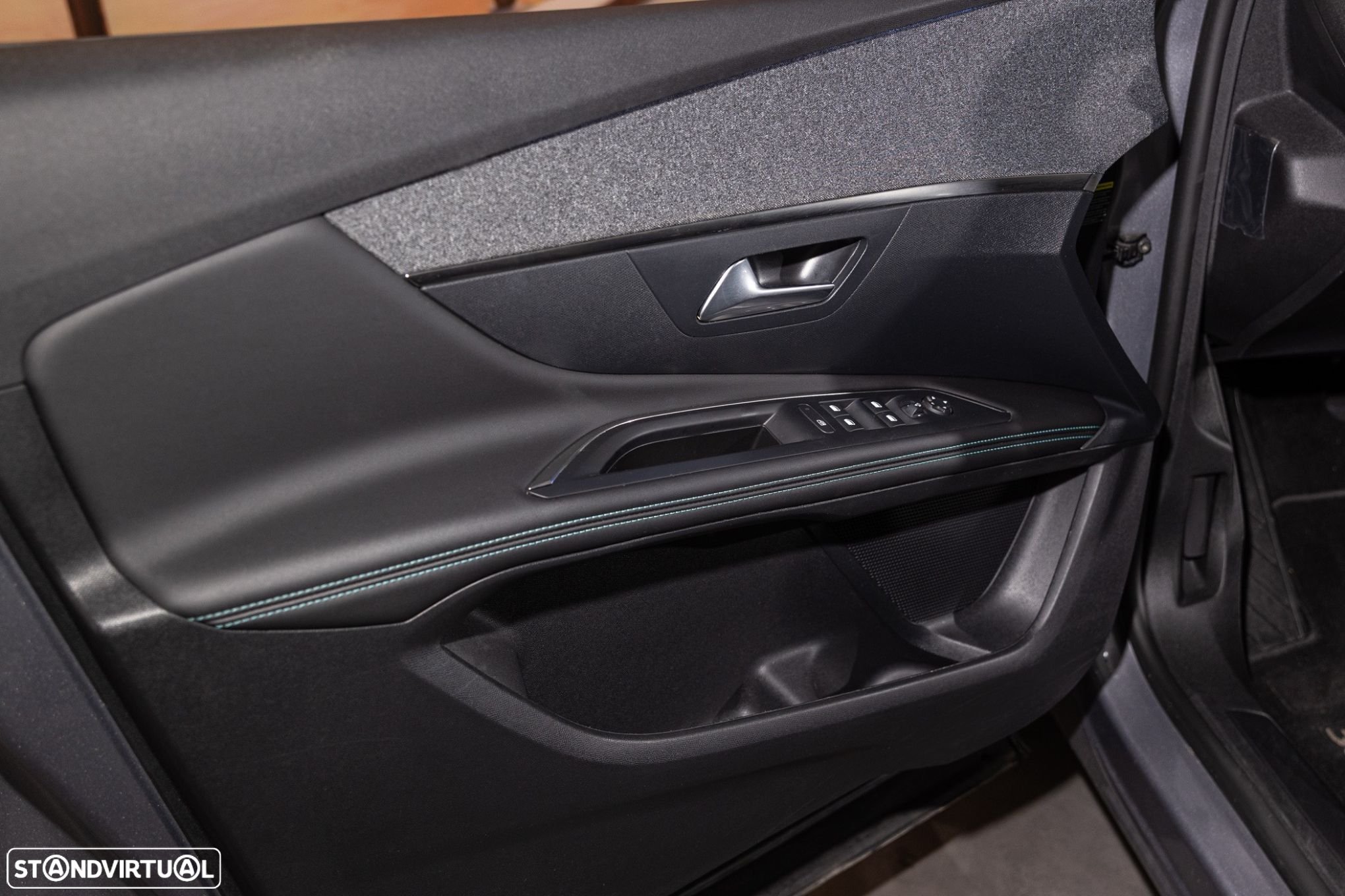 Peugeot 3008 1.6 Hybrid Allure e-EAT8 - 32