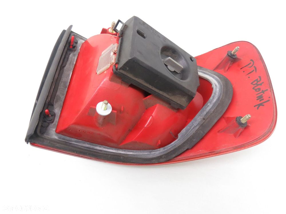 LAMPA PRAWA TYLNA AUDI 80 B4 R295102 29632202 - 6