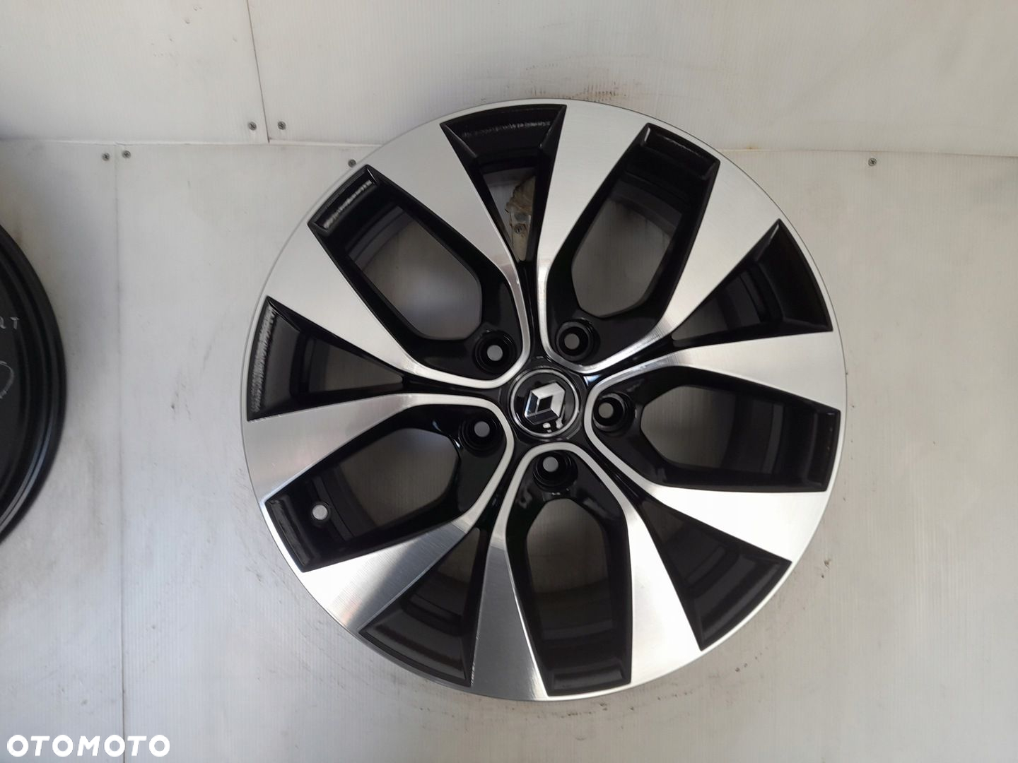 Felgi aluminiowe Renault OE 403002111R 7.0" x 17" 5x114,3 ET35 - 3