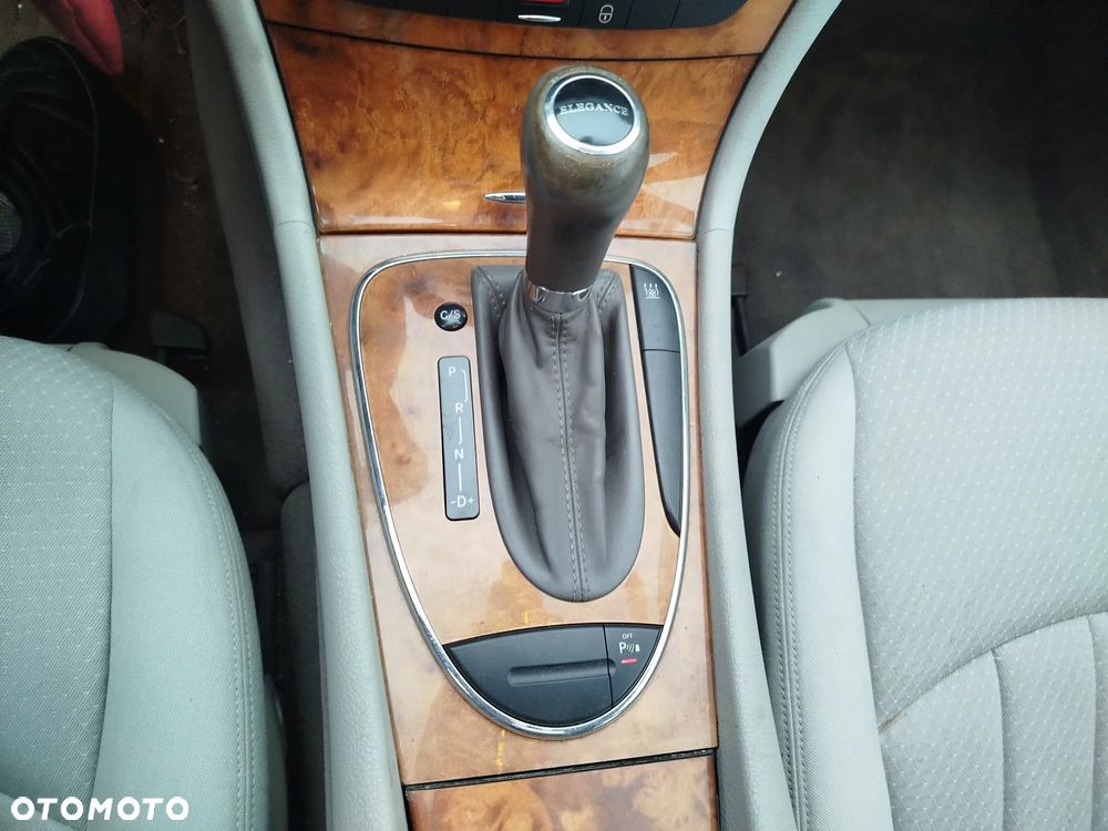 Mercedes-Benz Klasa E 220 T CDI Automatik Classic - 18