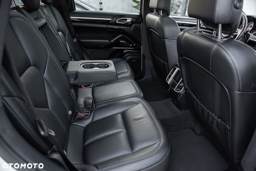 Porsche Cayenne S Diesel Platinum Edition - 34