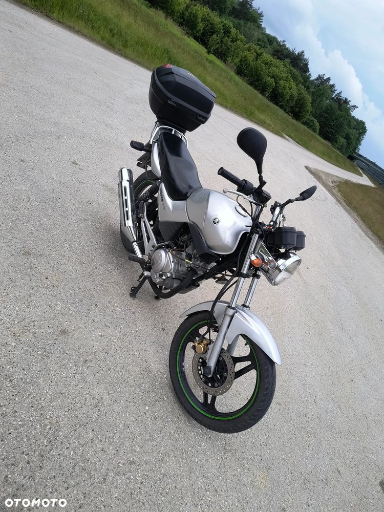 Yamaha YBR - 8