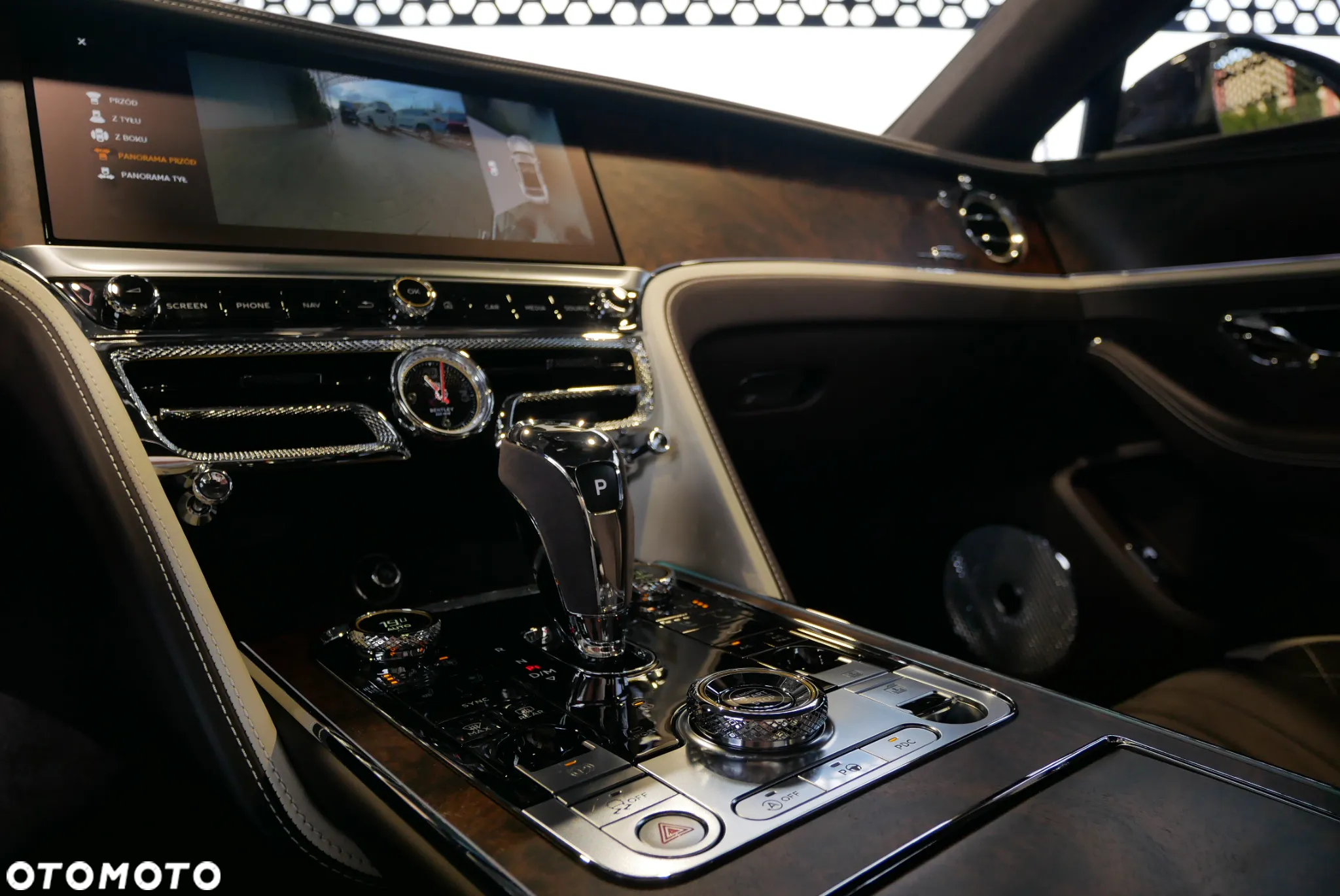 Bentley Flying Spur - 24