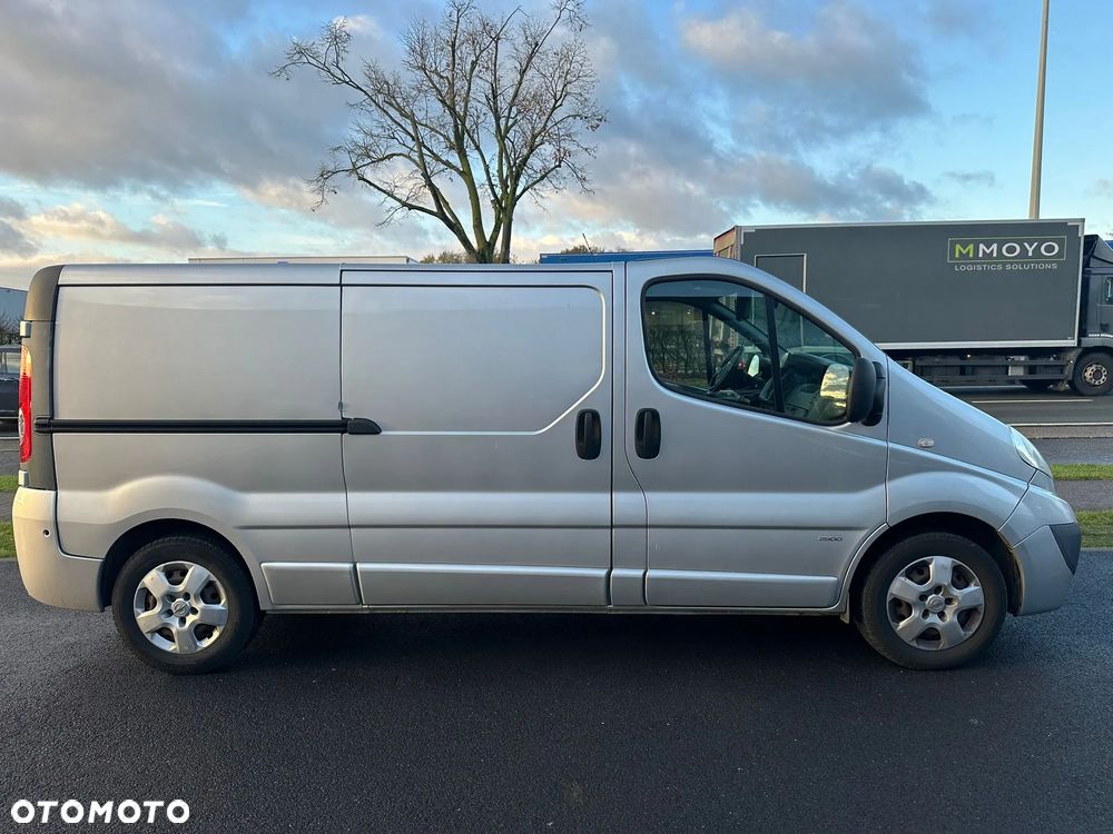 Opel Vivaro - 1