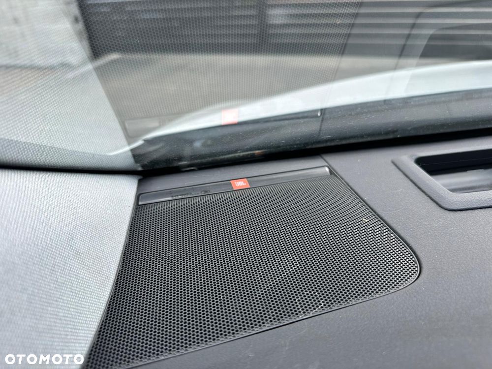 Toyota Prius 1.8 Hybrid Executive - 19