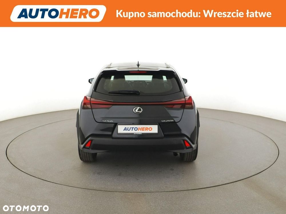 Lexus UX 250h - 7