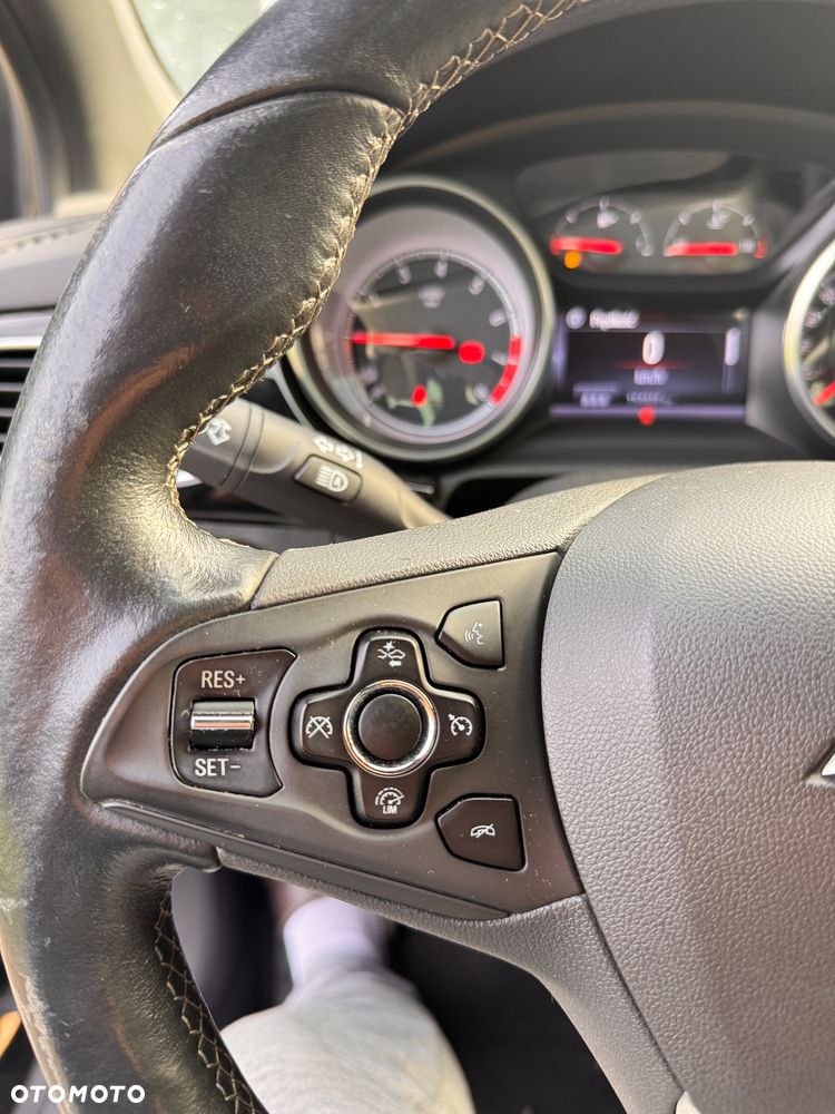 Opel Astra 1.6 T Dynamic S&S - 11