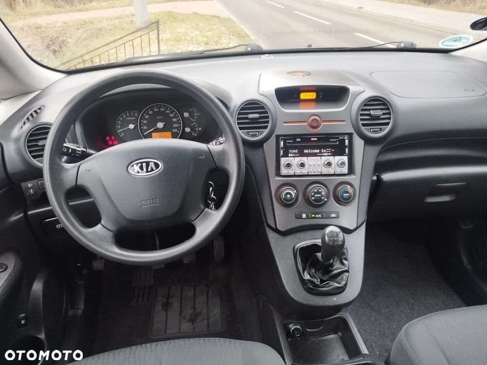 Kia Carens 2.0 EX - 28