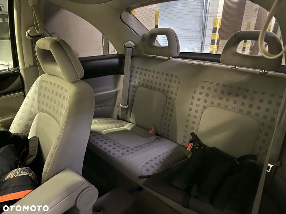 Volkswagen New Beetle 2.0 - 19