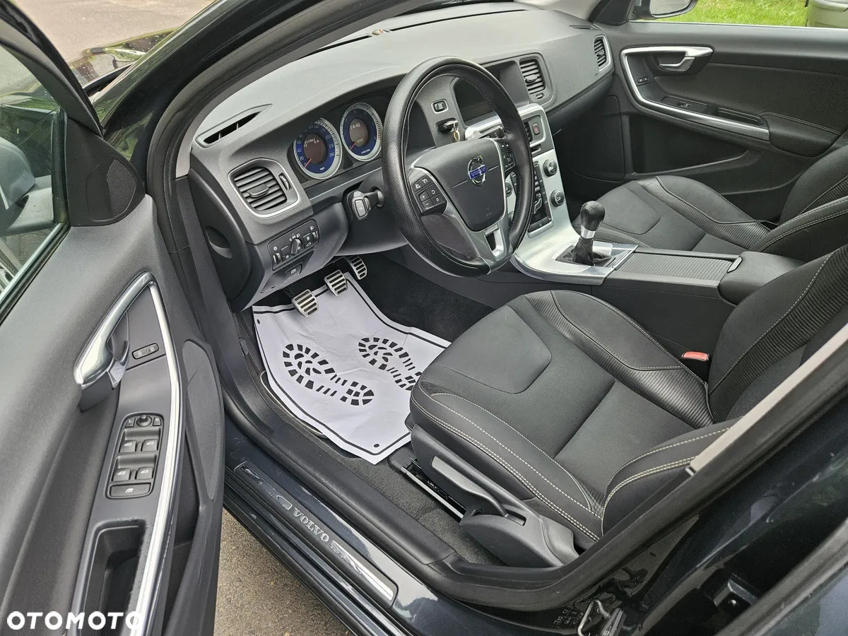 Volvo S60 D3 R-Design - 13