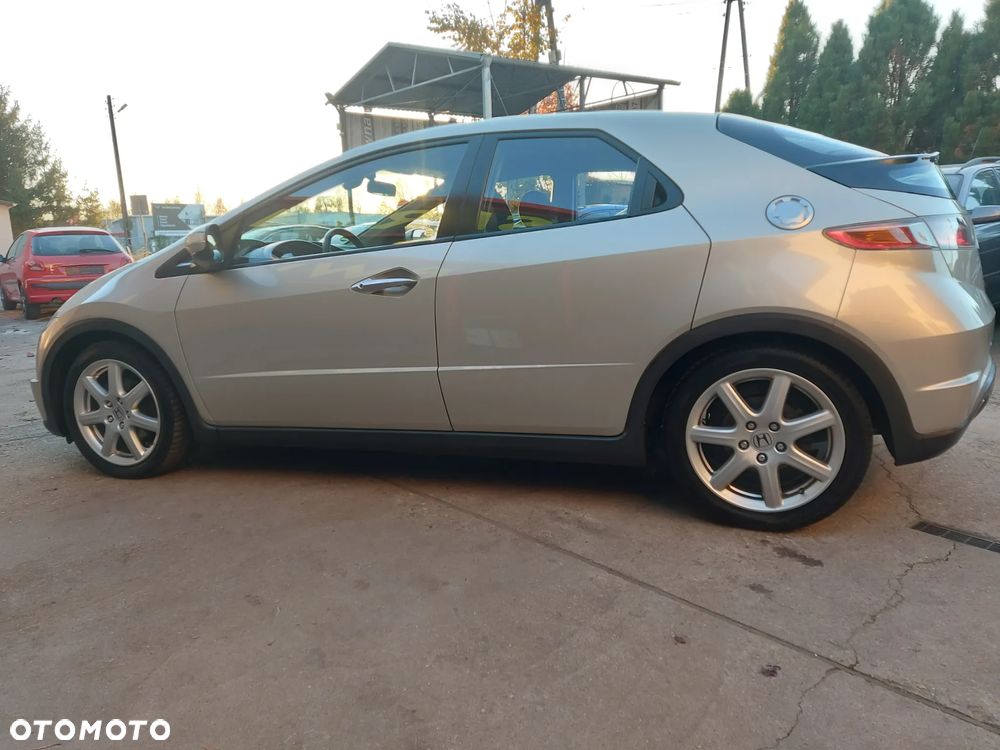 Honda Civic 1.8 Executive - 36