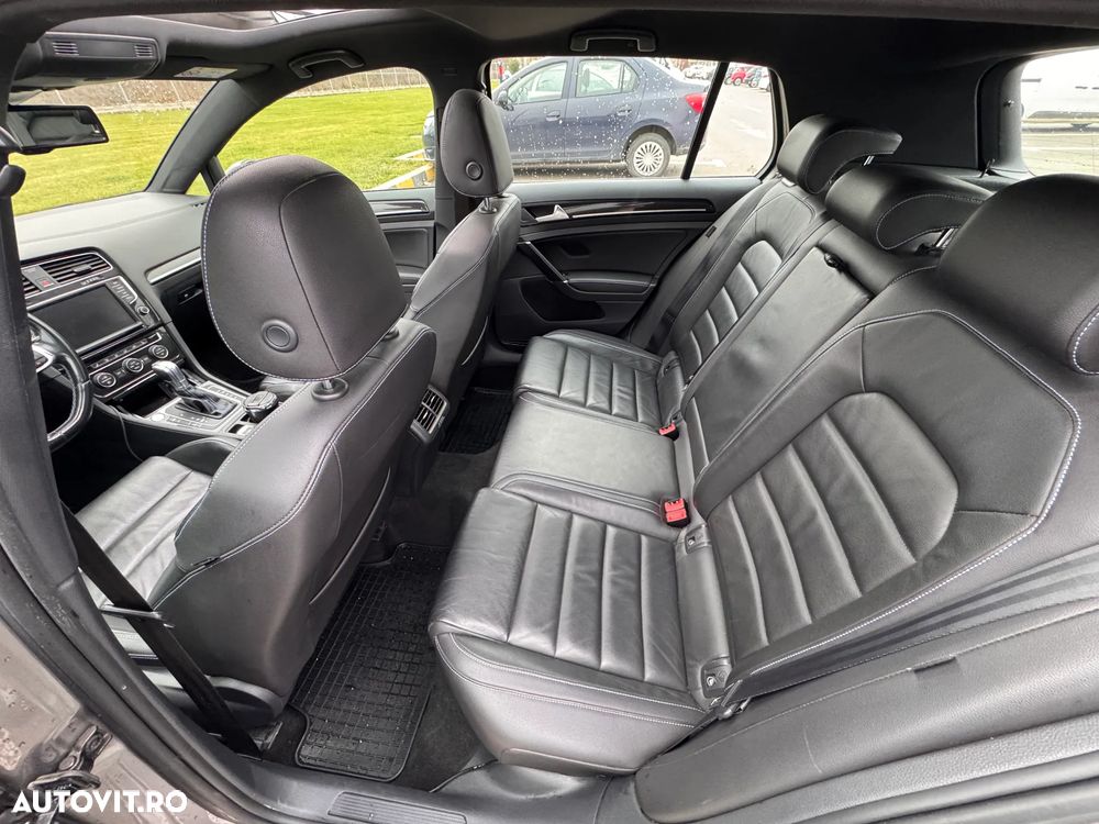 Volkswagen Golf - 35