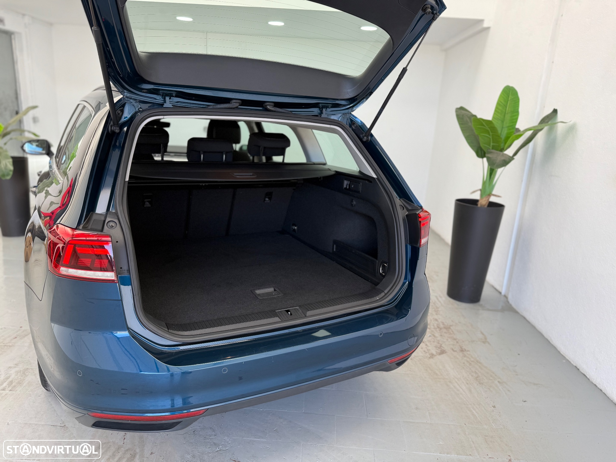 VW Passat Variant 1.6 TDI Confortline DSG - 25