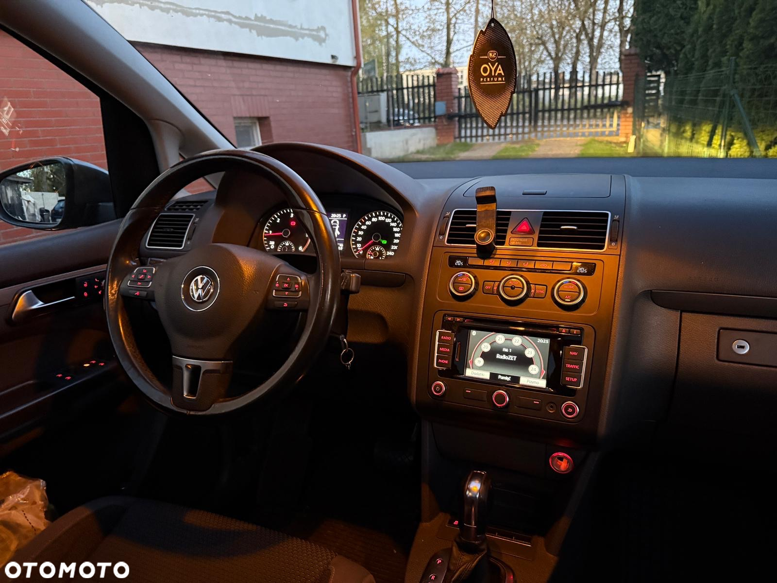 Volkswagen Touran 1.6 TDI DPF BlueMotion Technology DSG Comfortline - 5