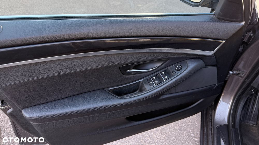 BMW Seria 5 520d Luxury Line - 22