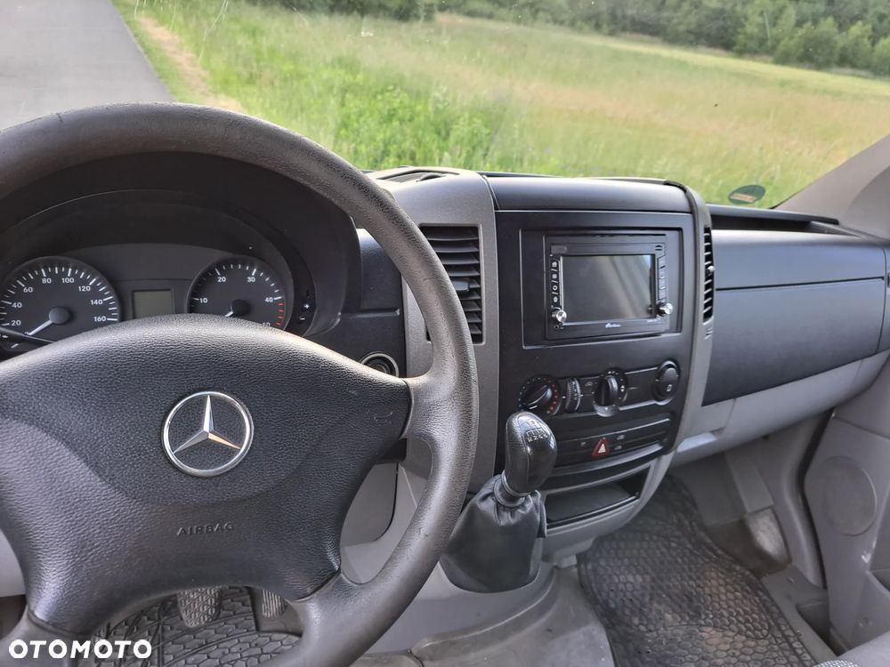 Mercedes-Benz 310 - 6