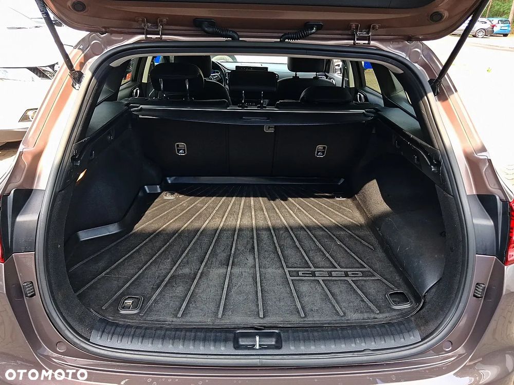 Kia Ceed 1.6 GDI PHEV L Business Line DCT - 9