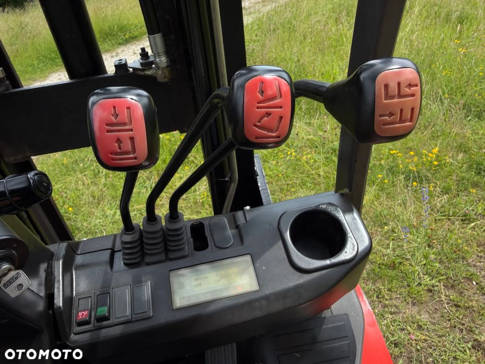 Manitou MI25D Wózek Widłowy 2,5 tony. Posuw Hydrauliczny. tylko 2500mtg. Maszt triplex. Wolny skok! Wysokość Podnoszenia 5 metrów. Jak nowy z Salonu. Pochodzi z Norweskiego Gospodarstwa! Aktualne przeglądy DEKRA i serwisy!  Silnik Yanmar. Małe gabarety bardzo zwrotna maszyna! Zero luzów wycieków i zniszczeń. OKAZJA. Pełny ORYGINAŁ! Rok Prod. 2014. Oświetlenie. OKAZJA - 20