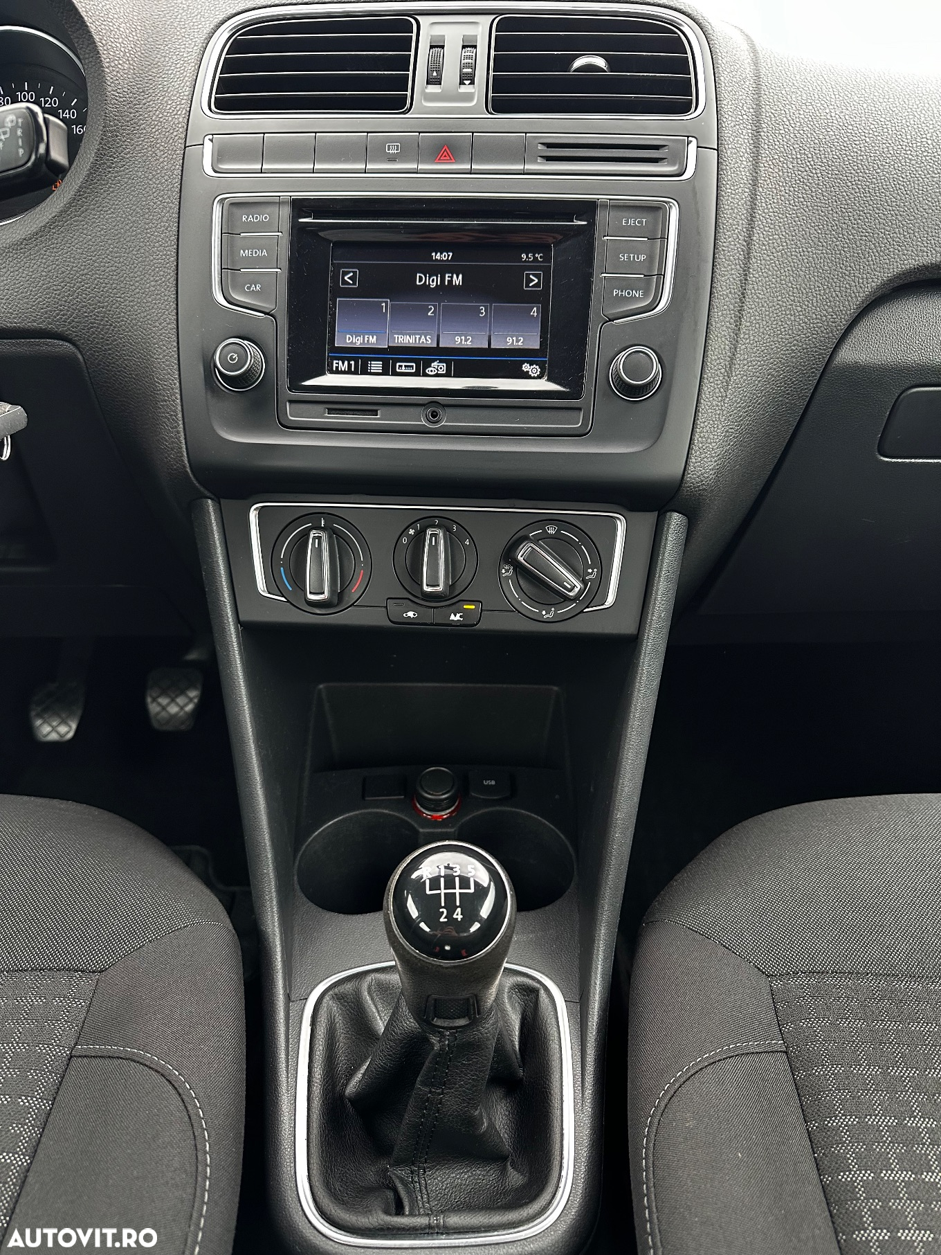 Volkswagen Polo 1.4 TDI (Blue Motion Technology) Comfortline - 21