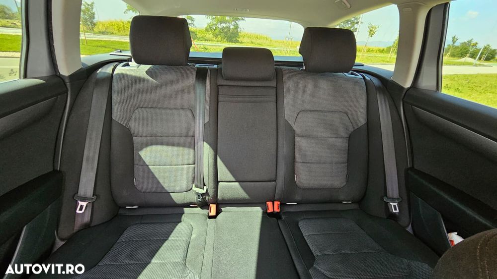 Volkswagen Passat 2.0 TDI BlueMotion Technology DSG Comfortline - 14