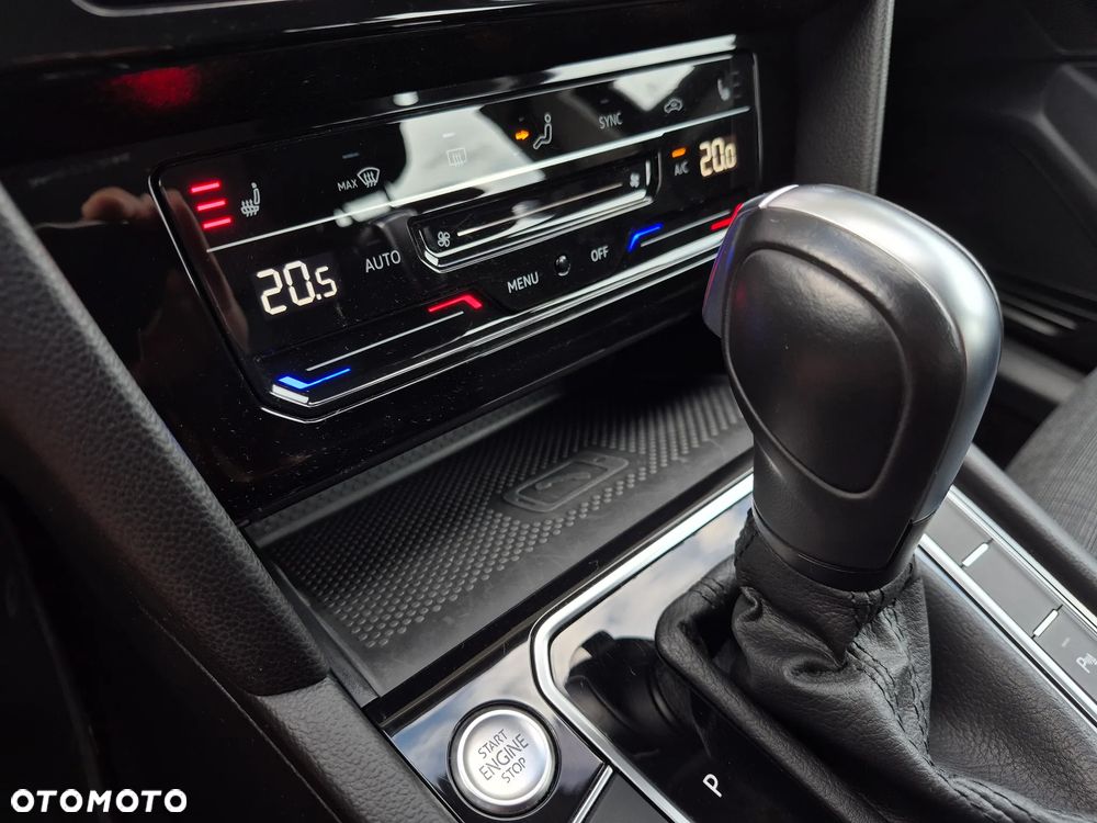 Volkswagen Passat 2.0 TSI Business DSG - 33