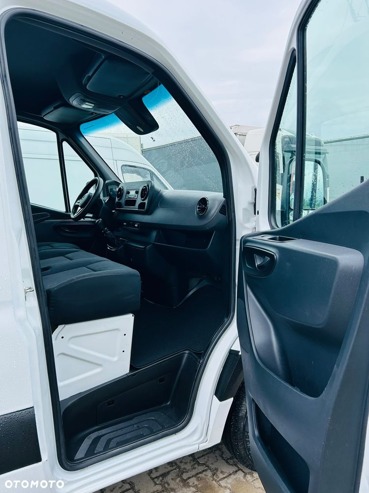 Mercedes-Benz Sprinter - 10