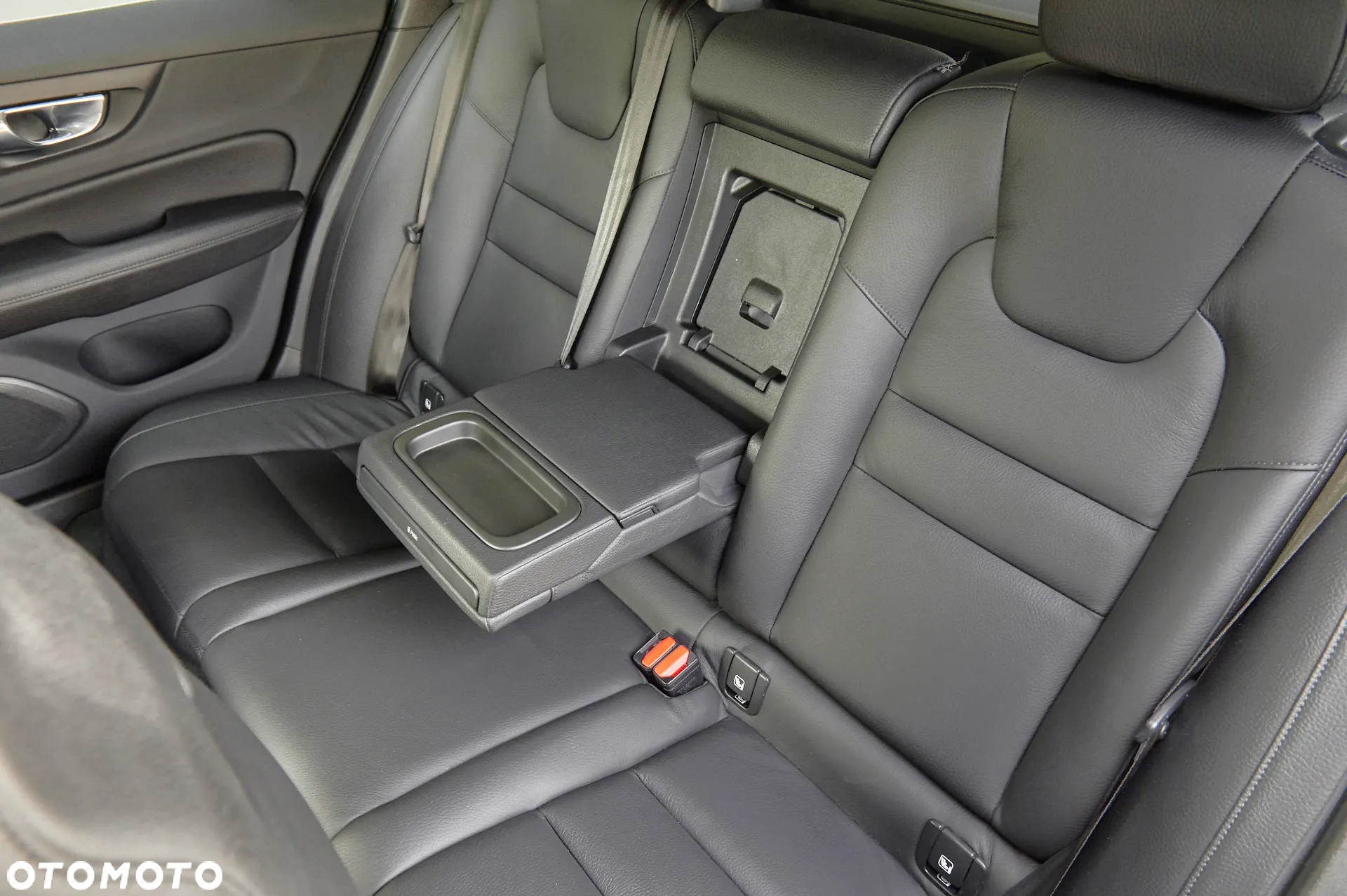 Volvo V60 D3 Momentum Pro - 4