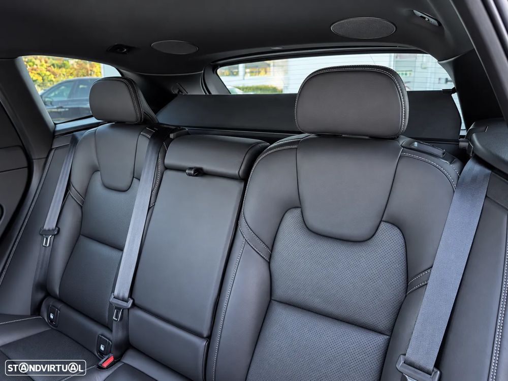 Volvo XC 60 2.0 B5 R-Design AWD - 20