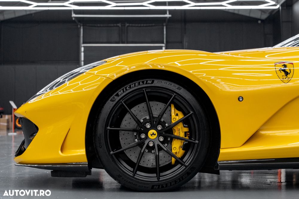 Ferrari 812 - 9