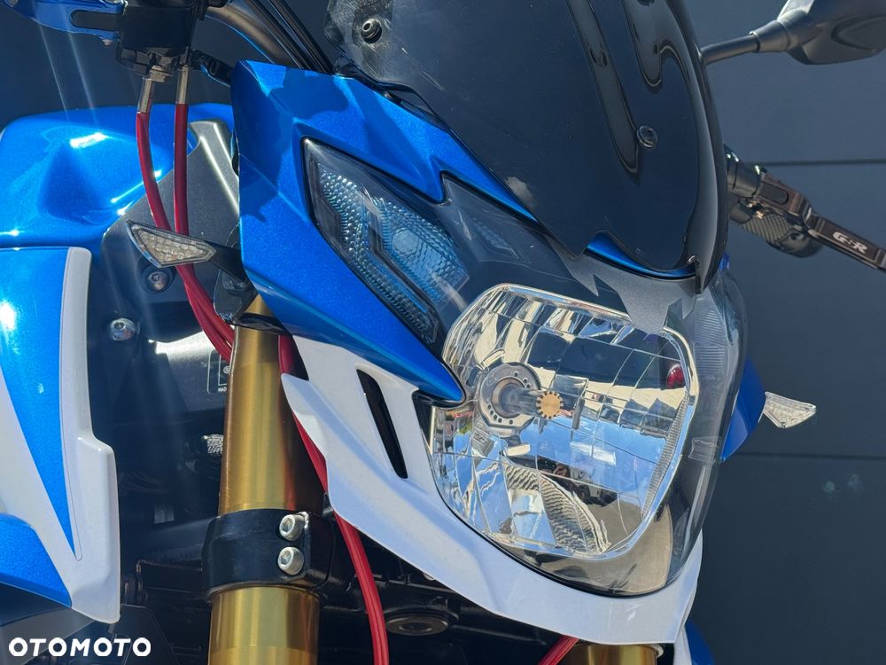 Suzuki GSR - 10