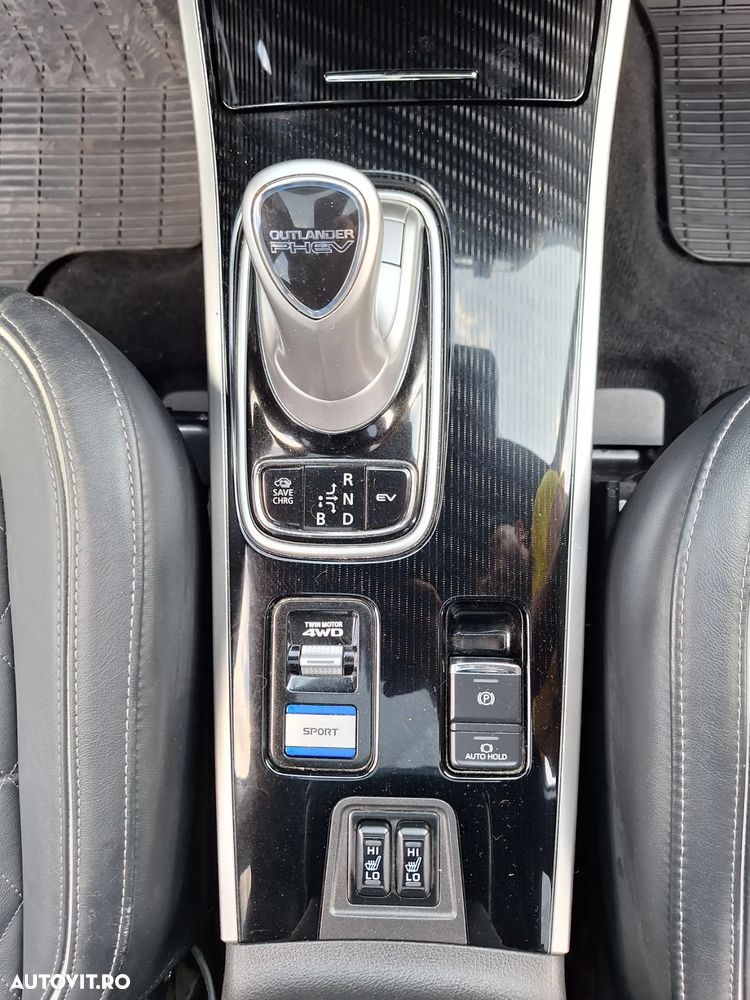 Mitsubishi Outlander PHEV 2.4 L 4X4 Instyle+ - 22