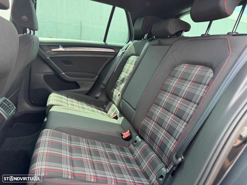 VW Golf GTI Performance BlueMotion - 28