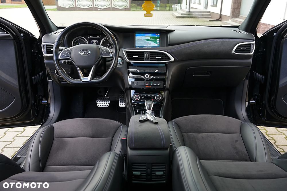 Infiniti Q30 2.0t DCT AWD Sport City Black - 23