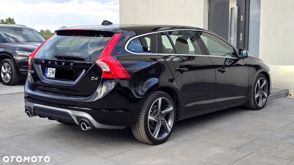 Volvo V60 D4 Geartronic RDesign - 17
