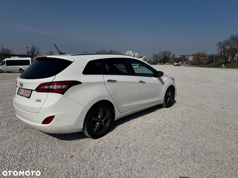 Hyundai i30 1.6 CRDi Fifa World Cup Edition - 3